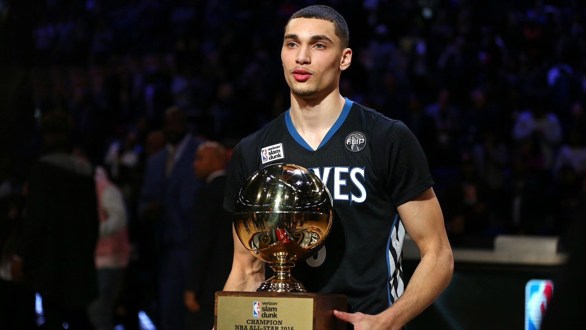 中国队后半程强势发力夺得佳绩,中国队后场